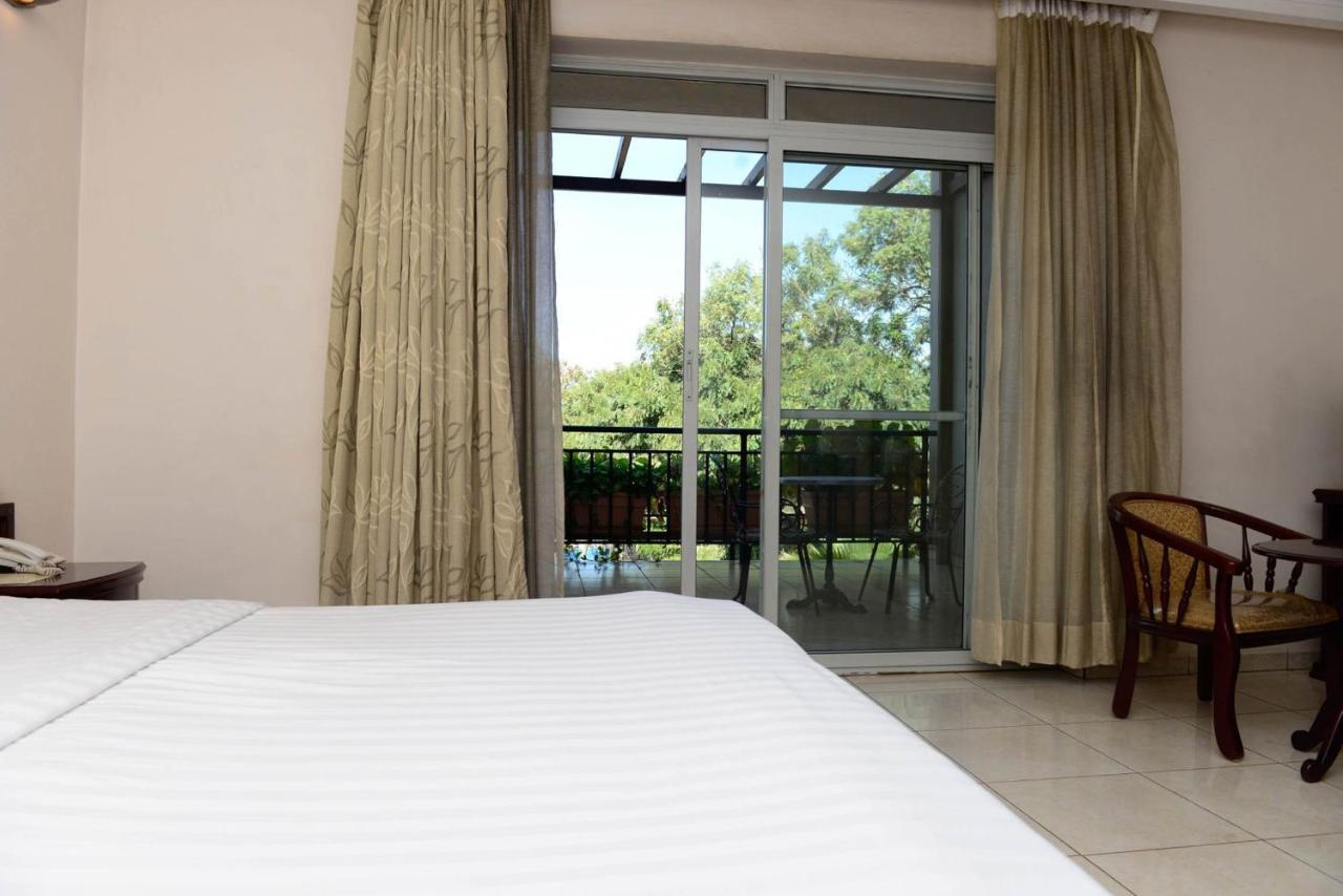 Room In Bb - Enjoy You Vacation Wail Staying In This Single Room Fit For 2 People كيغالي المظهر الخارجي الصورة