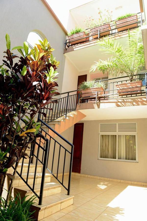 Room In Bb - Enjoy You Vacation Wail Staying In This Single Room Fit For 2 People كيغالي المظهر الخارجي الصورة