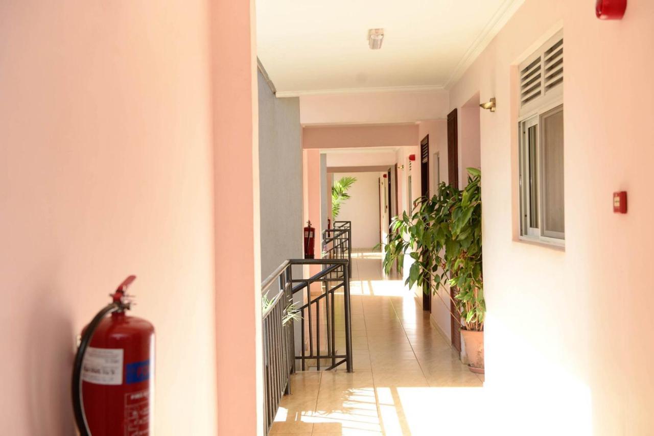 Room In Bb - Enjoy You Vacation Wail Staying In This Single Room Fit For 2 People كيغالي المظهر الخارجي الصورة