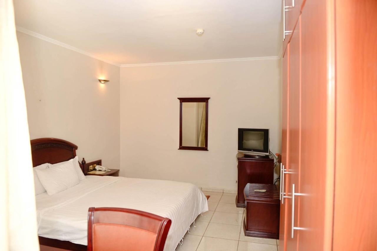 Room In Bb - Enjoy You Vacation Wail Staying In This Single Room Fit For 2 People كيغالي المظهر الخارجي الصورة